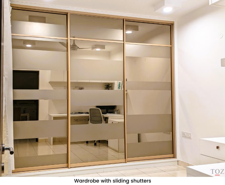 Wardrobe with sliding shutters