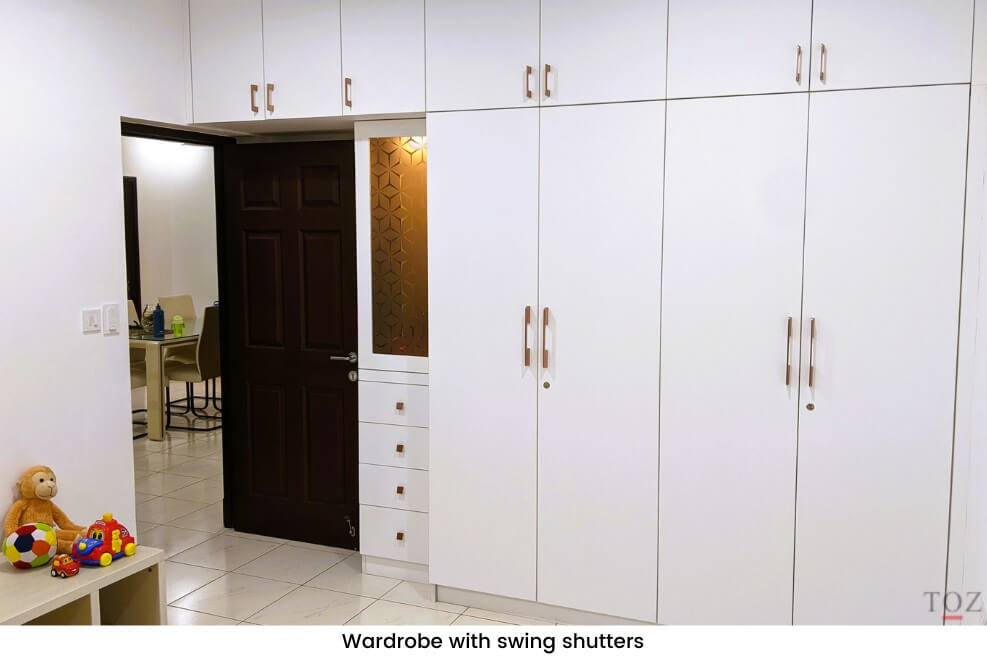 Wardrobe with swing shutters