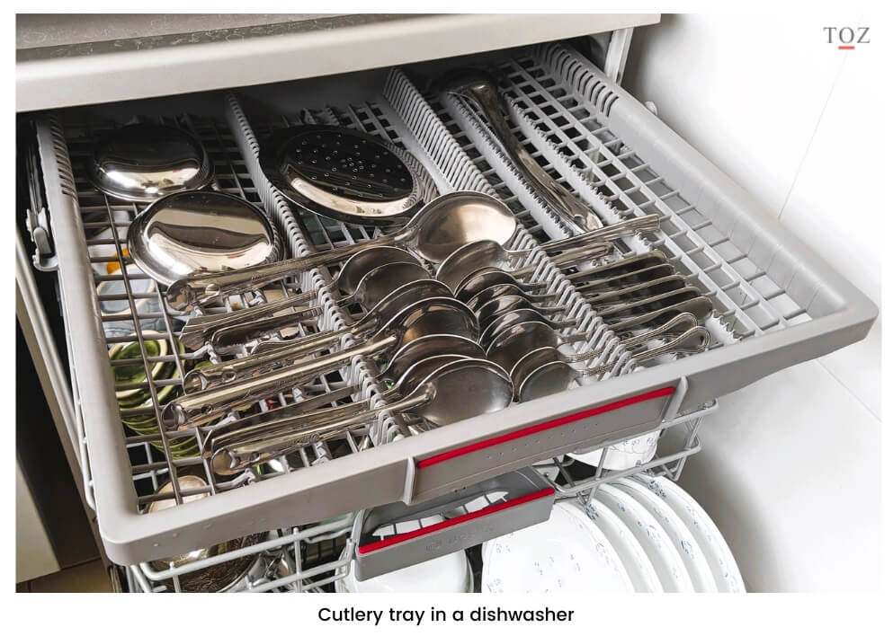 Dishwasher cutlery tray